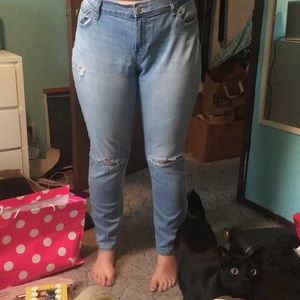 Light-wash skinny jeans